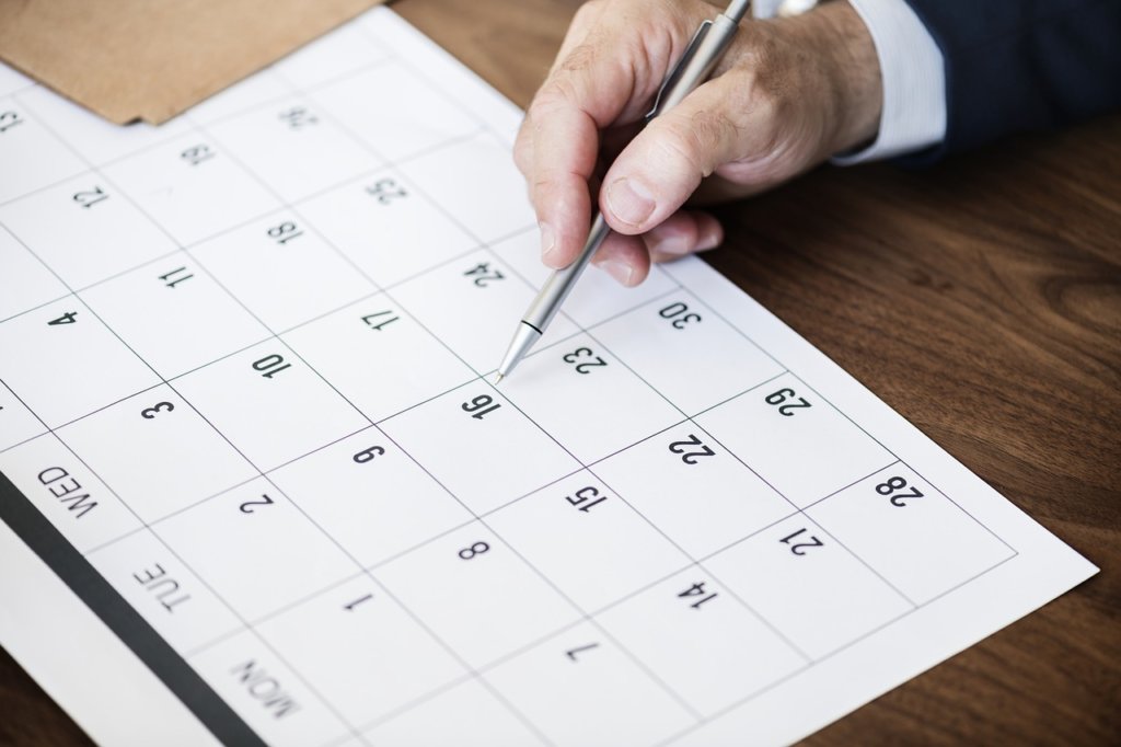 White Calendar to use for your travel checklist 