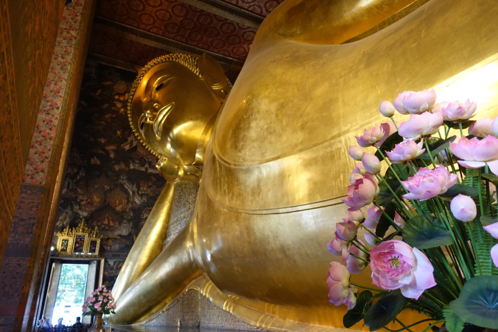 A gold reclining buddha in Bangkok