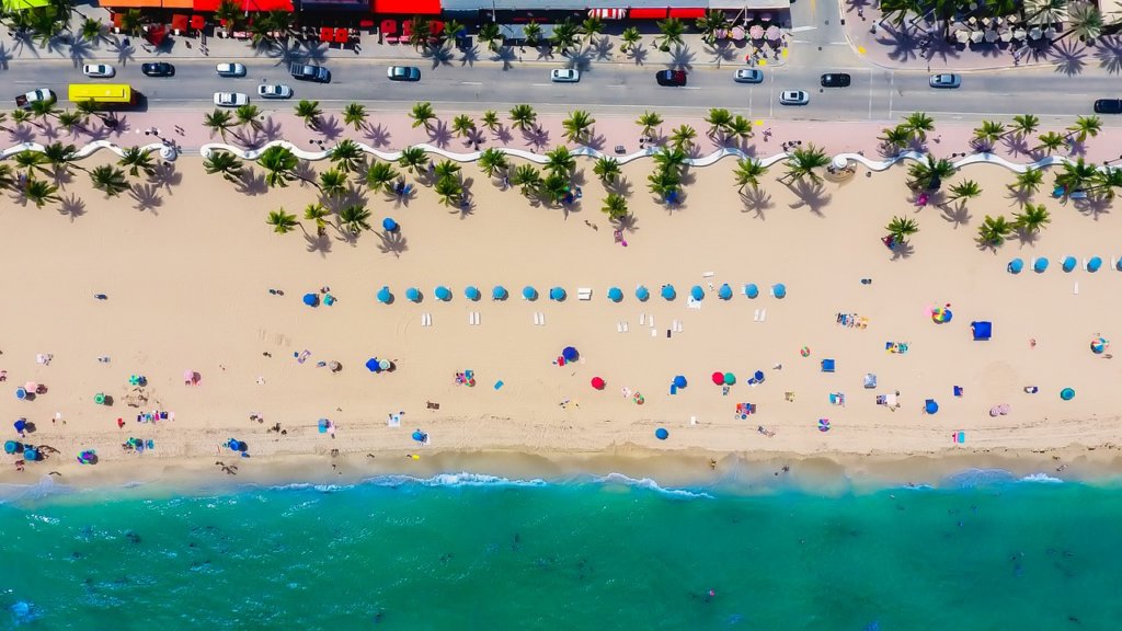 An aerial view of a beach in Fort Lauderdale