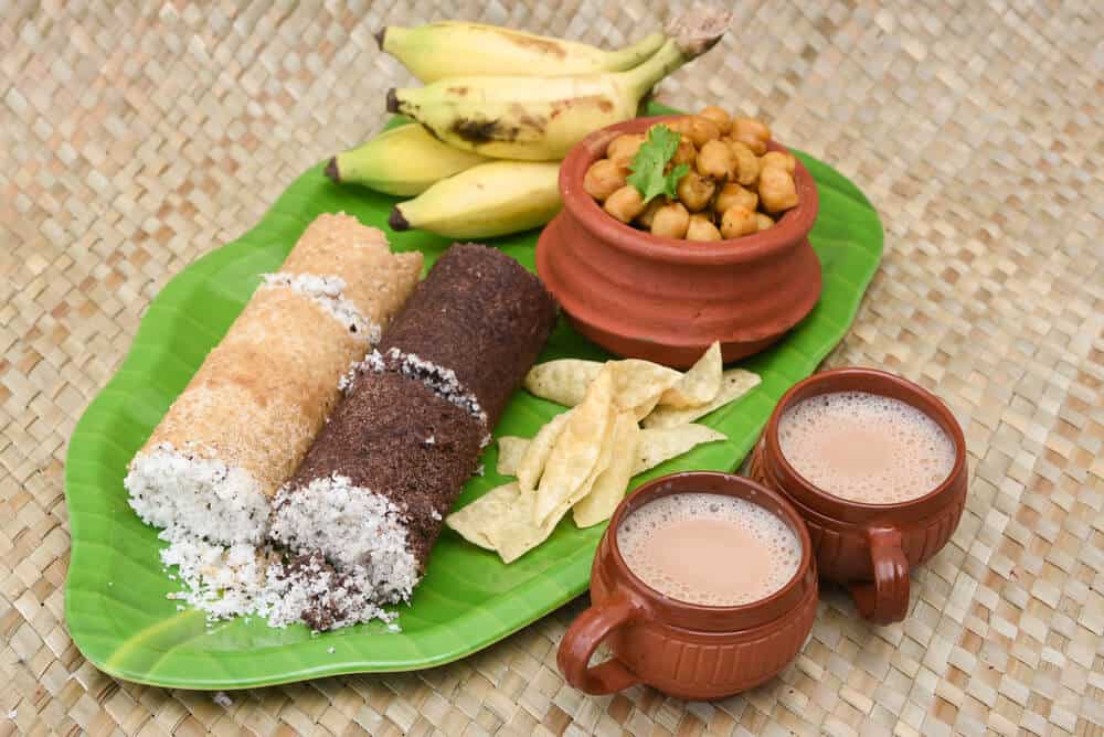 A plate for rolled up rice and small bananas 